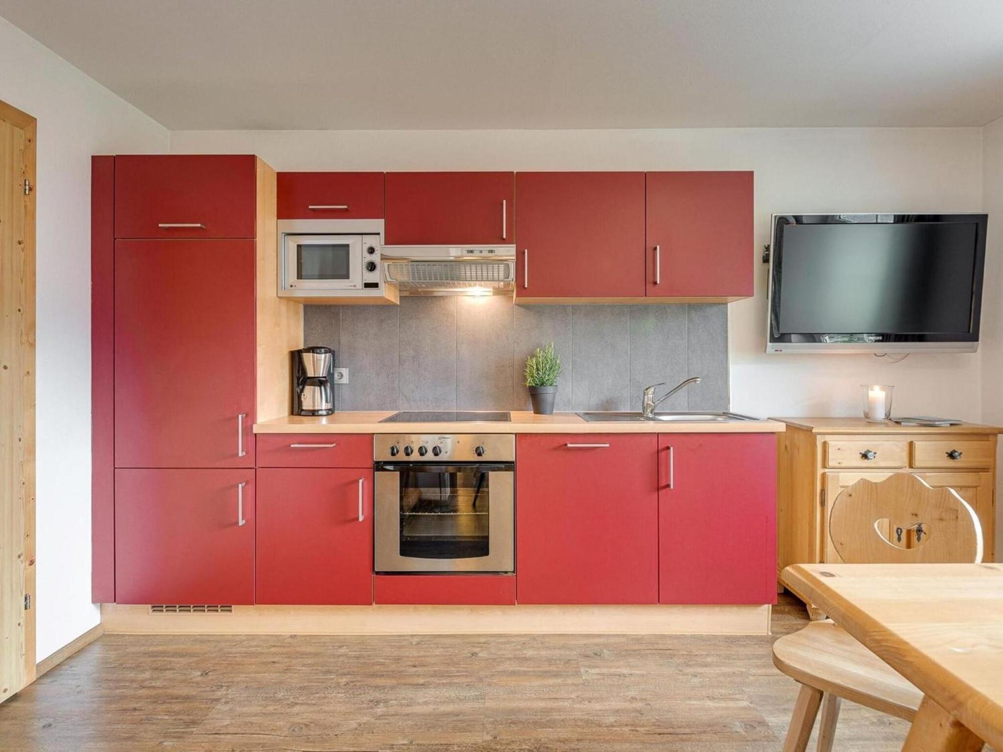 Apartment In Fuegen With A Garden Exterior photo